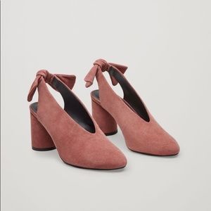 NWOT COS Coral Suede block heels with bow